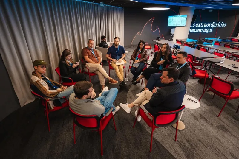 Roda de conversa em encontro presencial da Craft