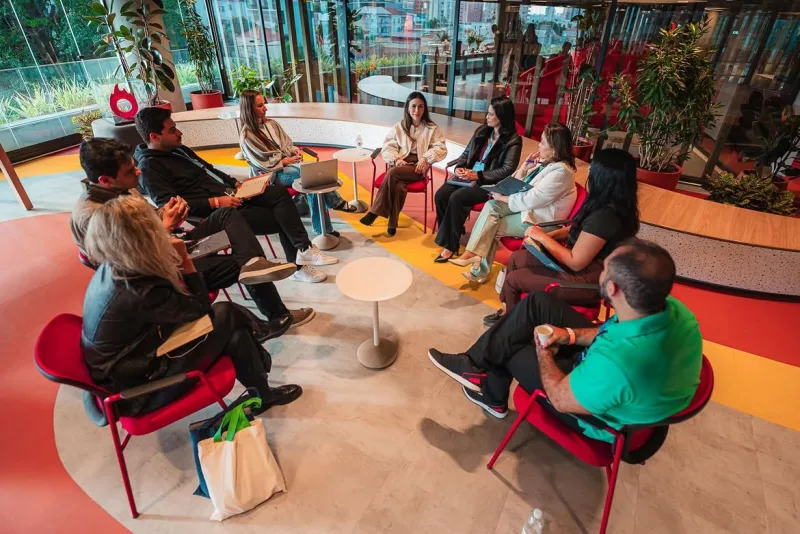 Roda de conversa em encontro da Craft